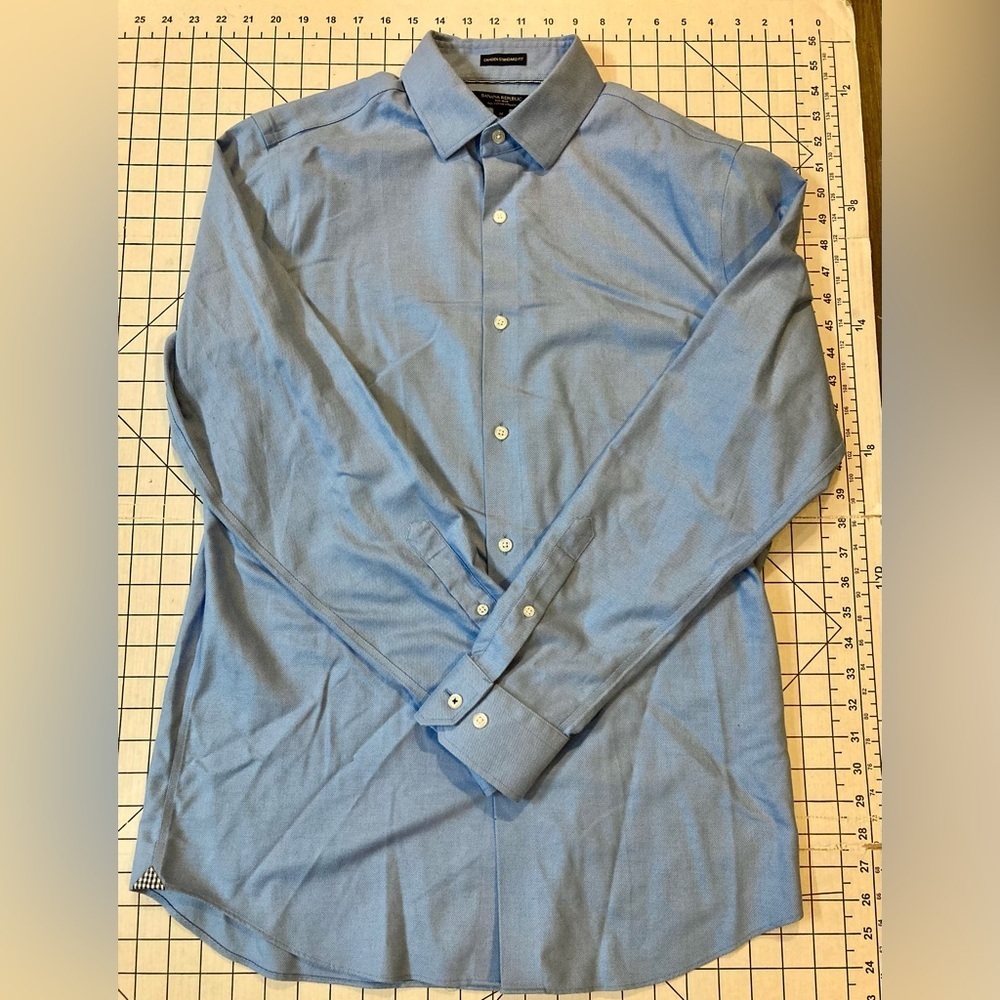 Banana Republic Men’s Size Medium Blue Non-Iron Camden Standard Fit Dress Shirt